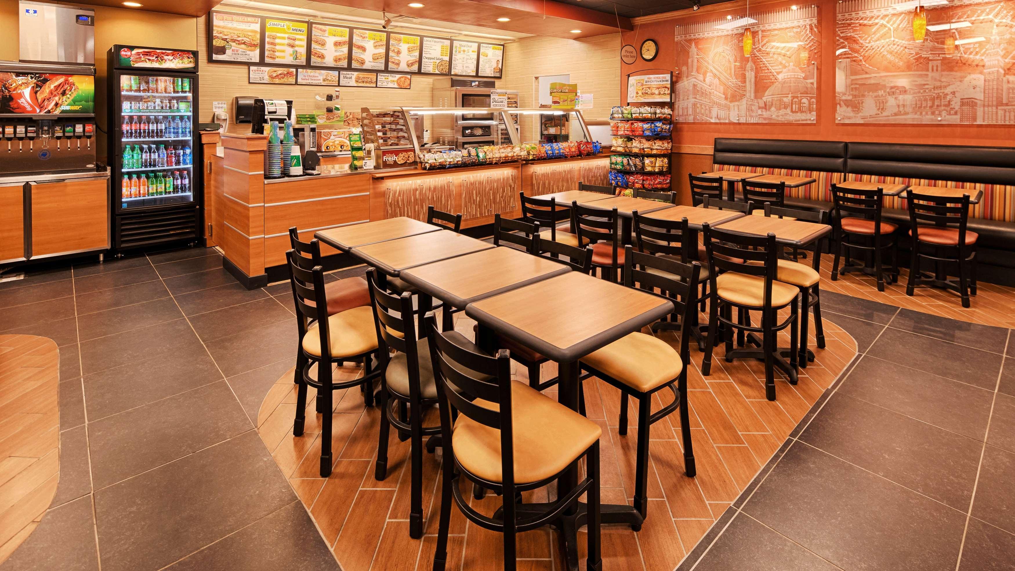 Best Western Tulsa Airport Екстер'єр фото